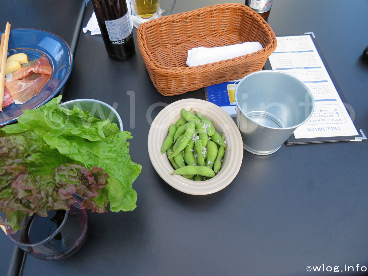 日本橋高島屋のBBQビアガーデンのスタンダードコースの枝豆とサンチュ